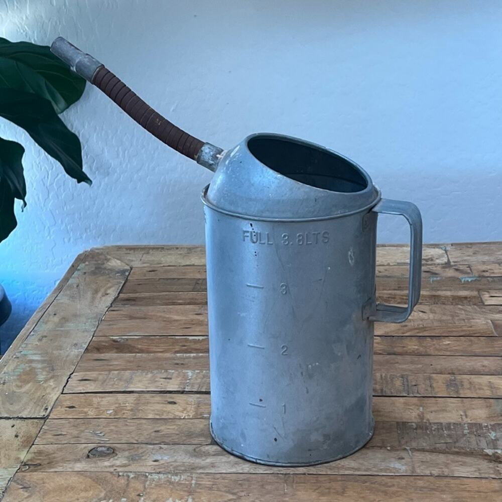 Vintage 4 Quart Oil Can 11.5 in Galvanized Metal Flexible Metal Spout